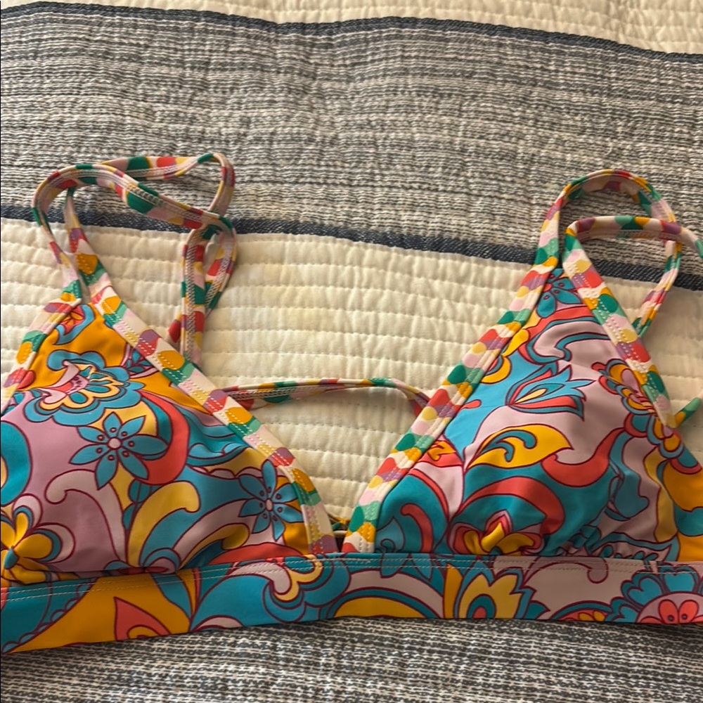 Colorful Floral BNWT Bikini set- Top size medium and size small bottoms